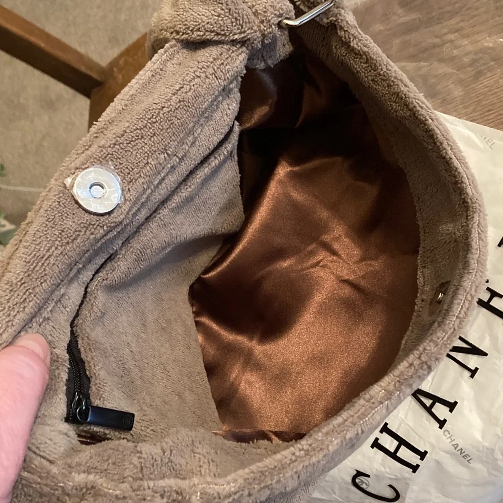 Chanel Makeup/Beaute Precision Adjustable Crossbody “Terry/Teddy” Bag NIP - Picture 7 of 11